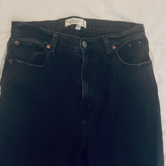 Abercrombie & Fitch Curve Love Ultra High Rise Ankle Straight Jean - Picture 3 of 4